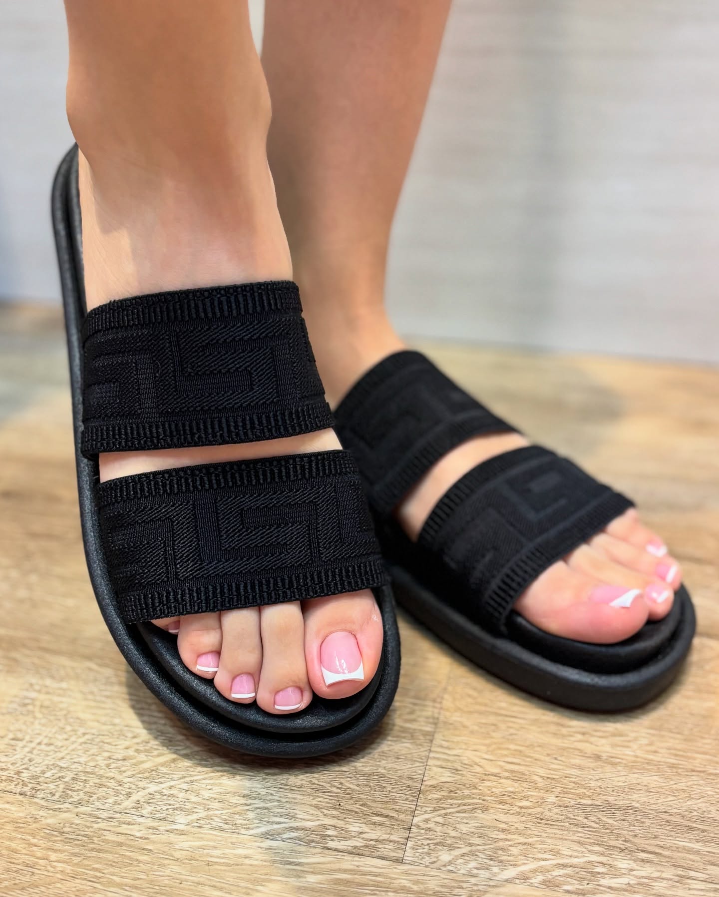 gid://shopify/MediaImage/24532737425502